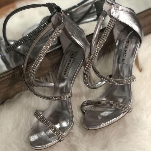 Steve Madden Silver Heels - Picture 1 of 5